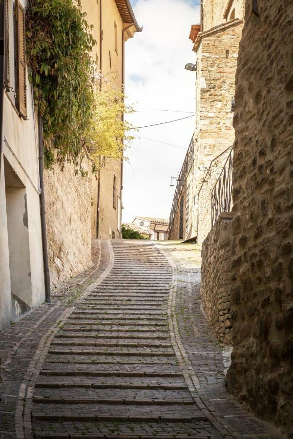 Casa Vacanze Montefalco Il Borgo Apartment Luaran gambar